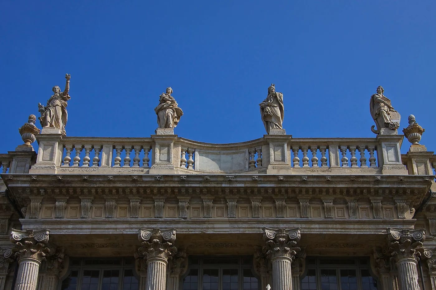 Palazzo Madaman julkisivu Piazza Castellolla Torinossa