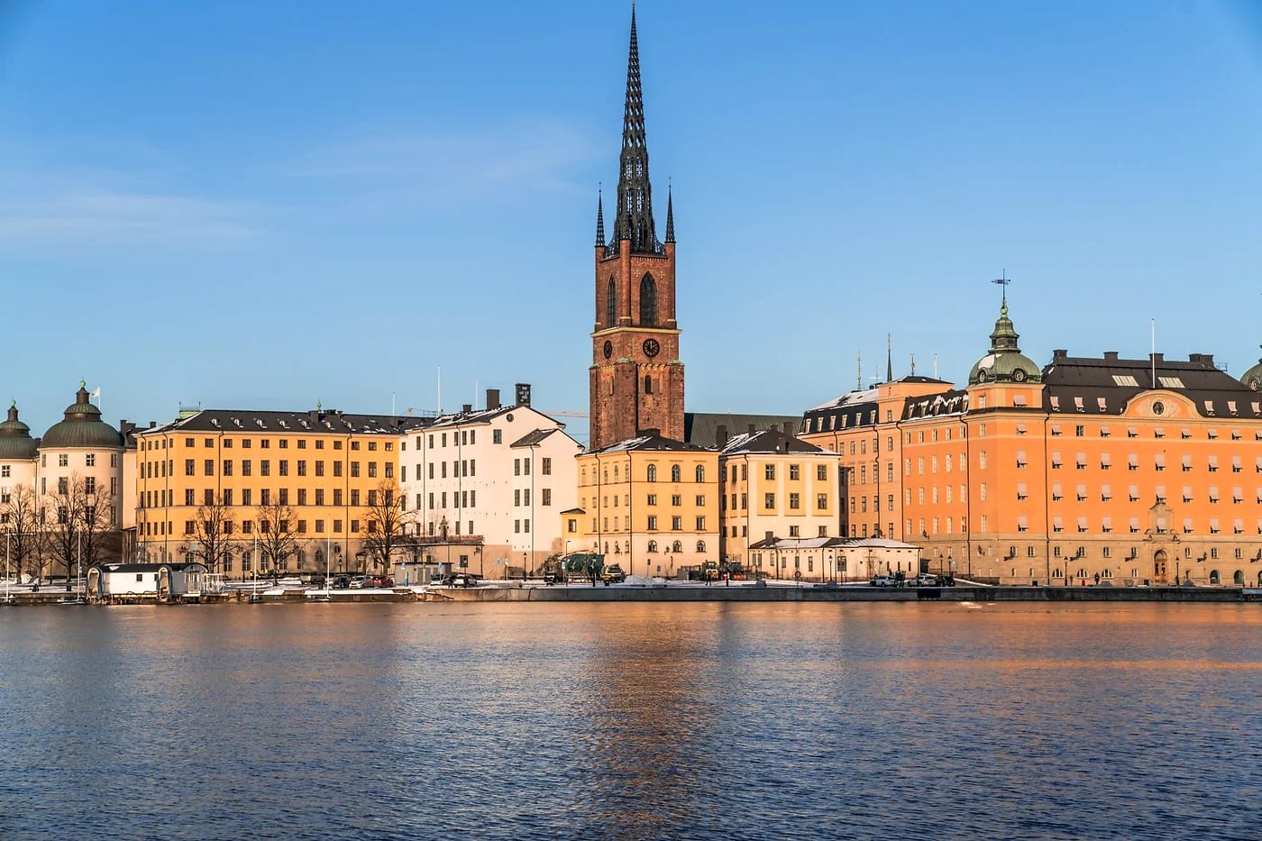 Gamla Stanin rantanäkymä ja Riddarholmenin kirkko