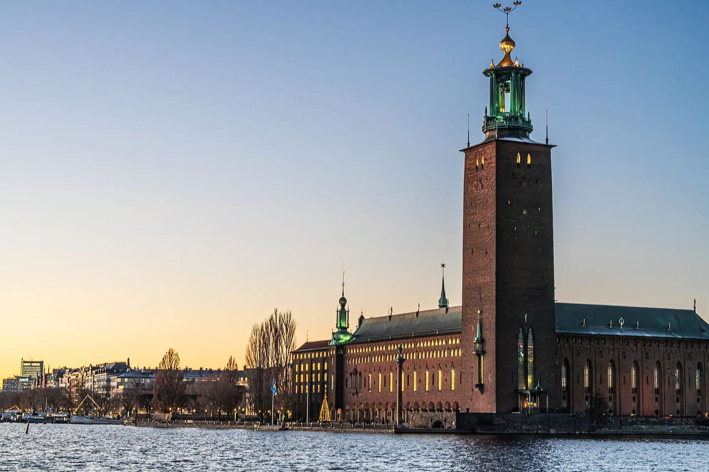 Tukholman kaupungintalo kultahetkessä