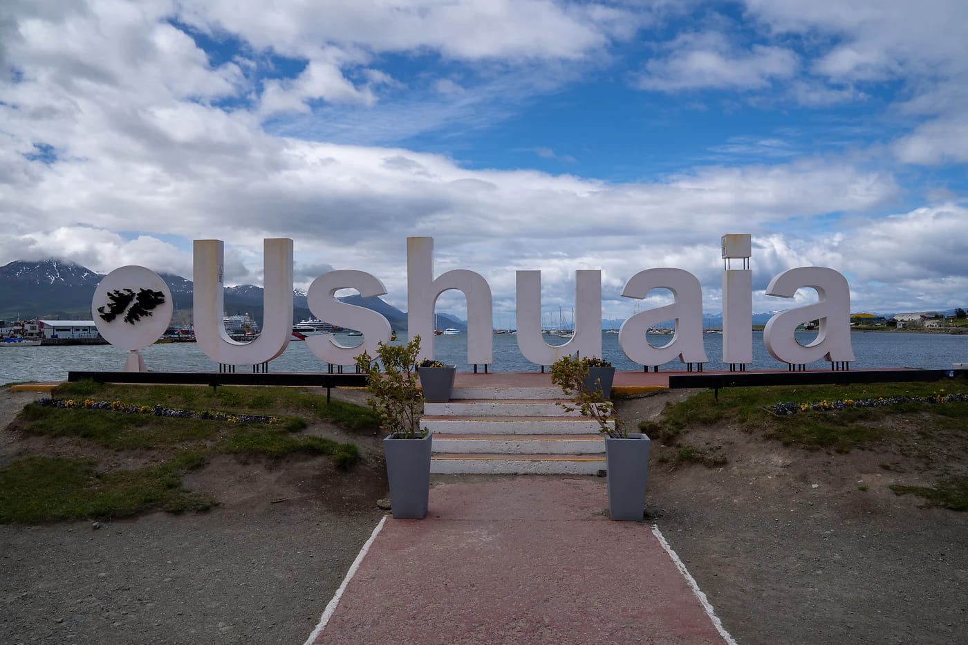 Ushuaia-kyltti kaupungin sisääntulossa