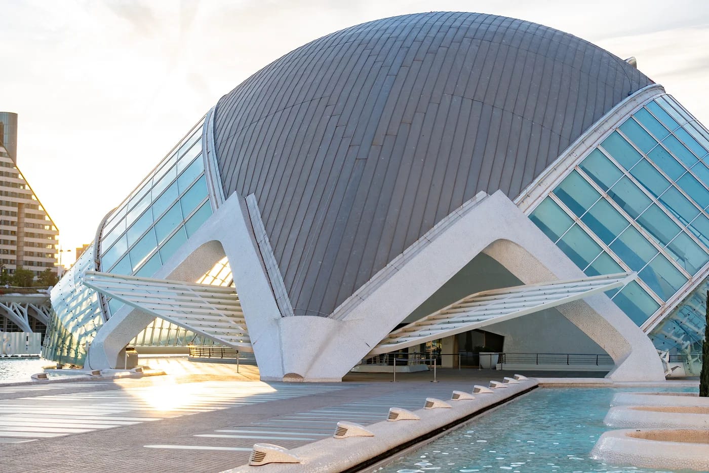 L'Hemisfèric Valencian futuristisessa taidekaupungissa
