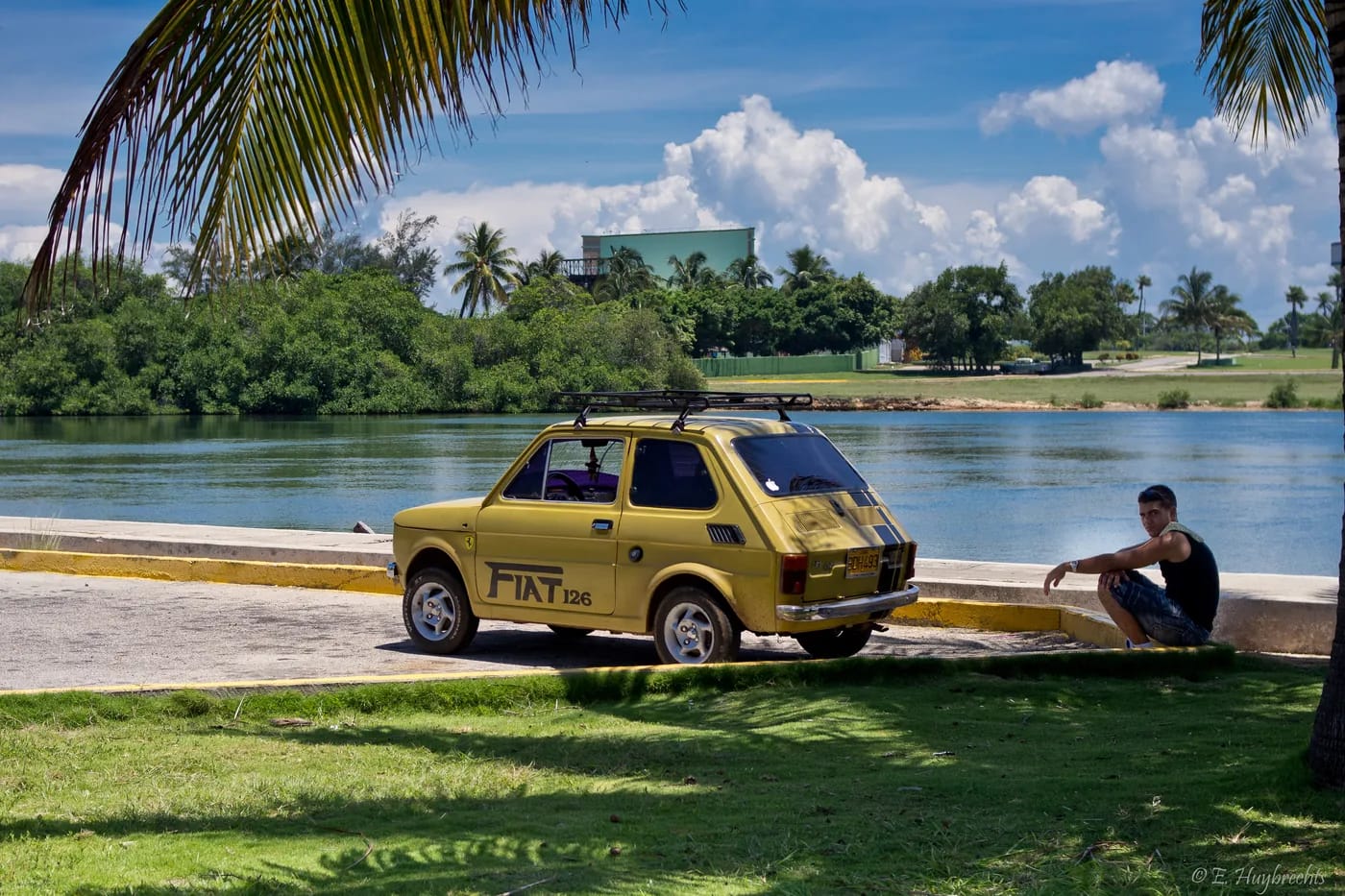 Fiat 126 laguunin rannalla Varaderossa