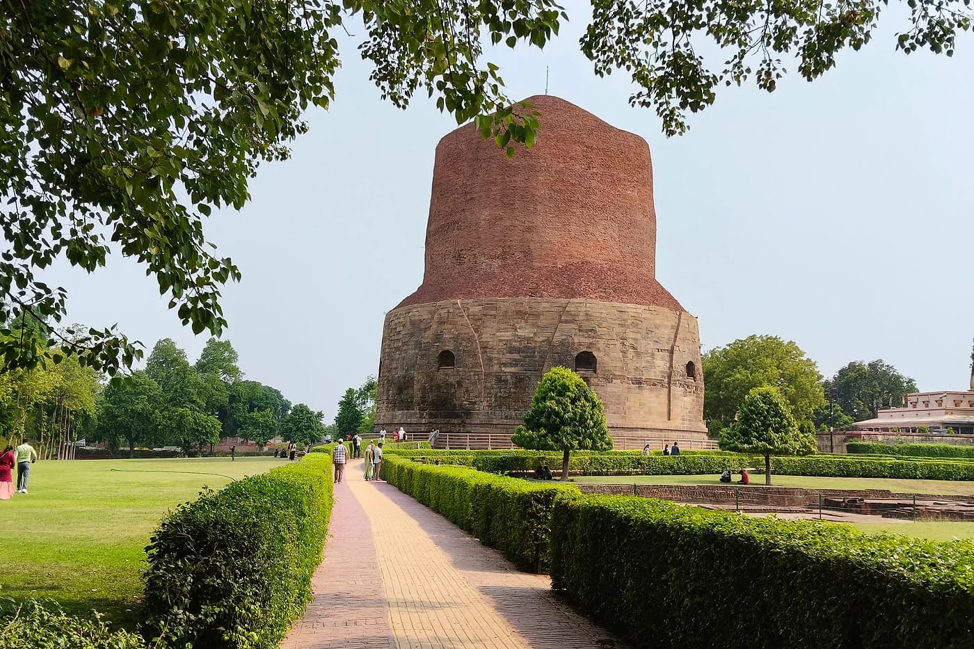 Dhamek-stupa Sarnathissa lähellä Varanasia