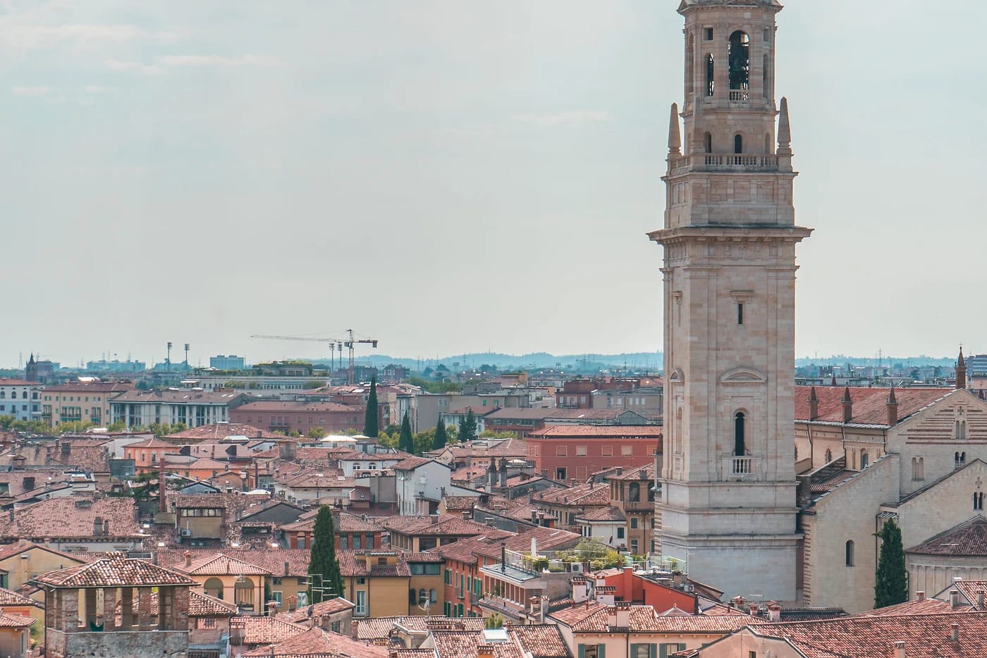 Torre dei Lamberti ja Veronan kattoja