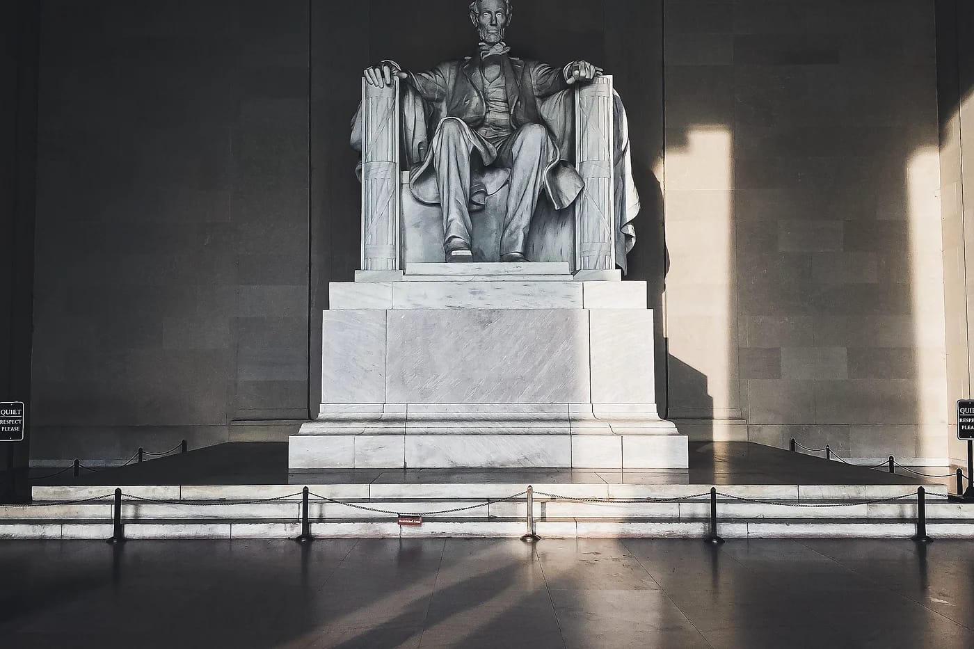 Lincolnin muistomerkin patsas Washingtonissa