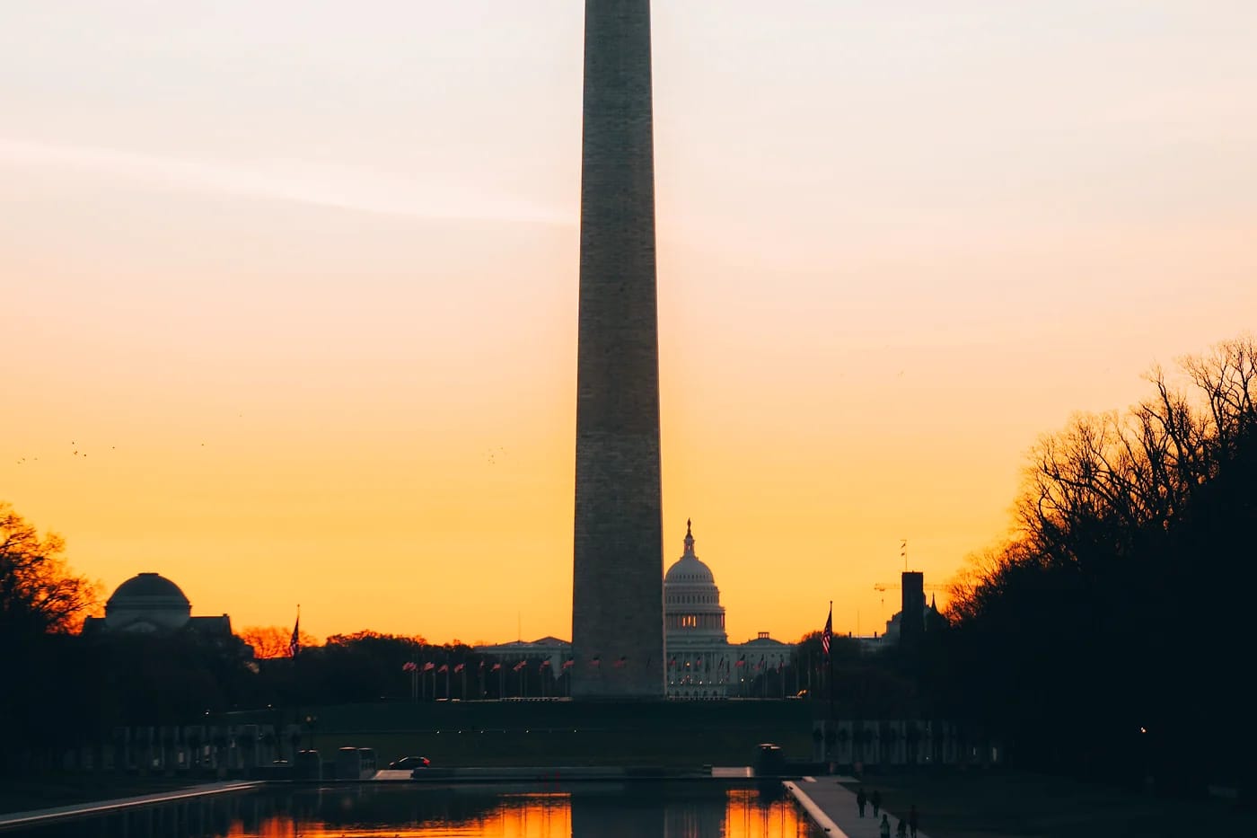 Washingtonin muistomerkki auringonlaskussa