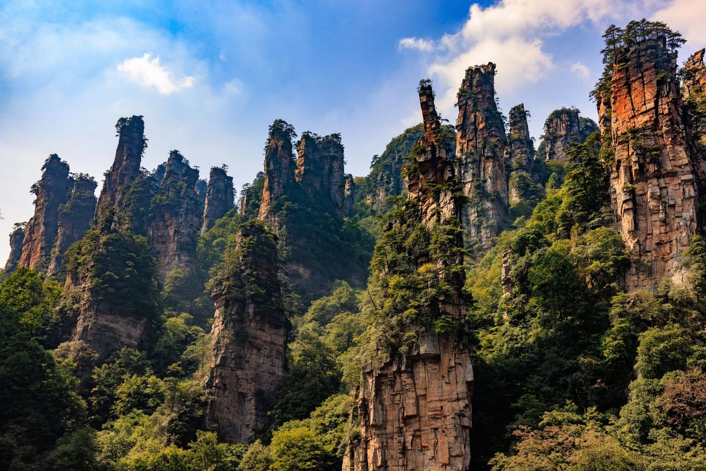 Zhangjiajien mahtavat hiekkakivipylväät
