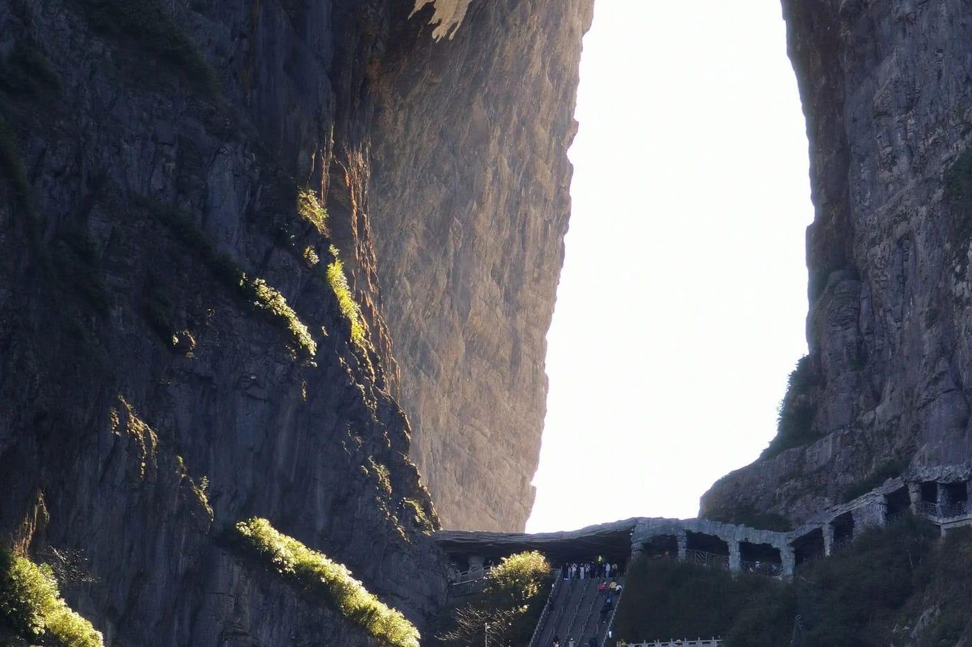 Tianmen-vuoren luola-aukko ja portaat