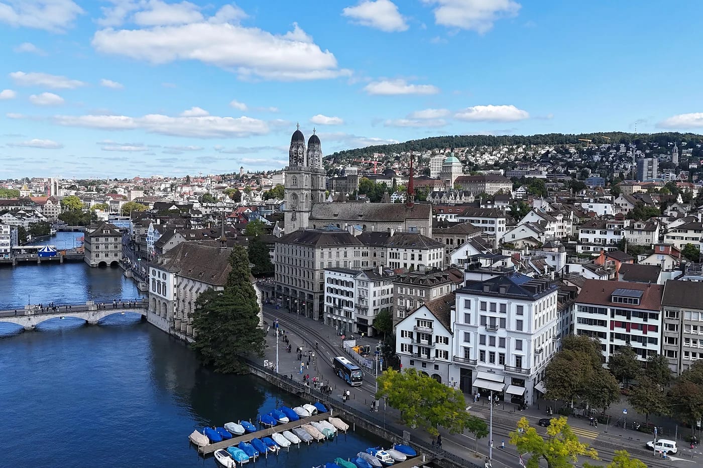 Ilmakuva Zürichin vanhastakaupungista ja Limmatista
