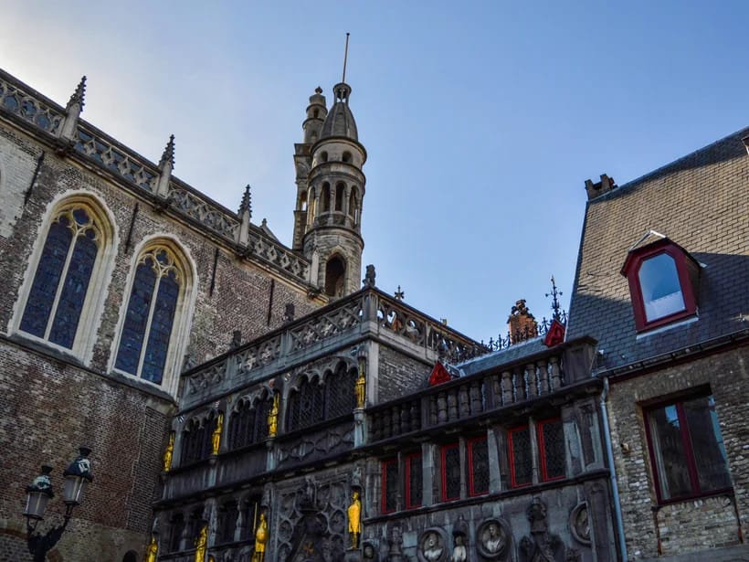 Basilika & Groeninge-museo