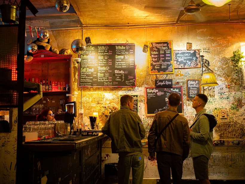 Romuklubit (ruin bar)
