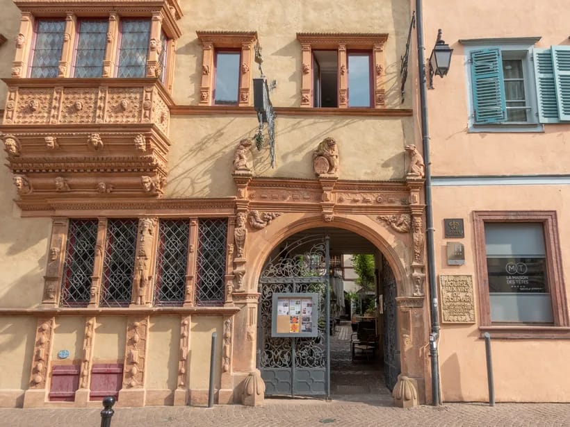 Ristikkotalot ja Maison des Têtes