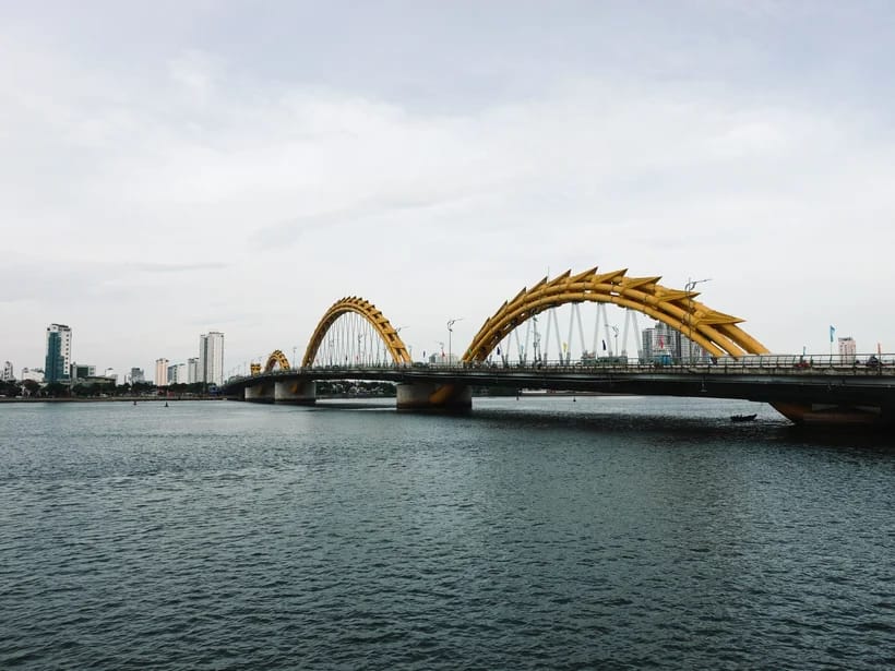 Lohikäärmesilta (Dragon Bridge)