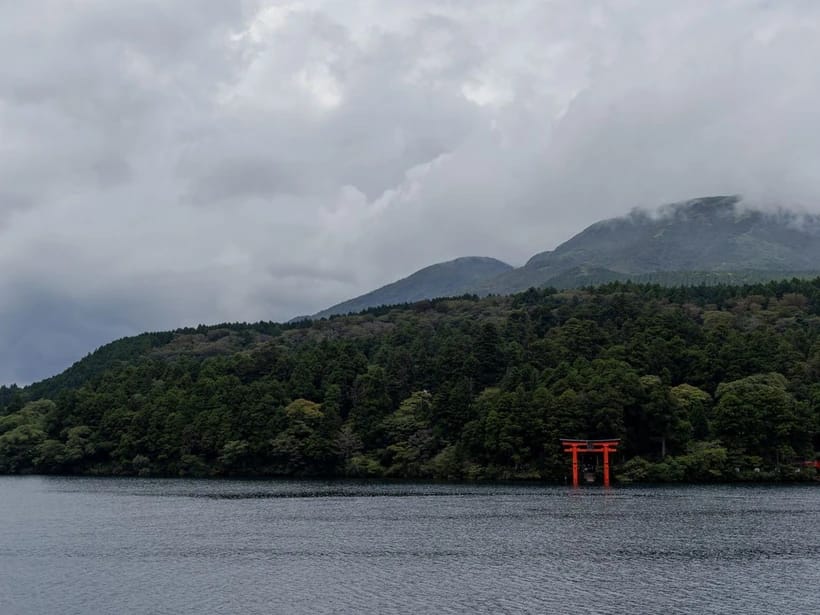Ashi-järvi & torii-portti
