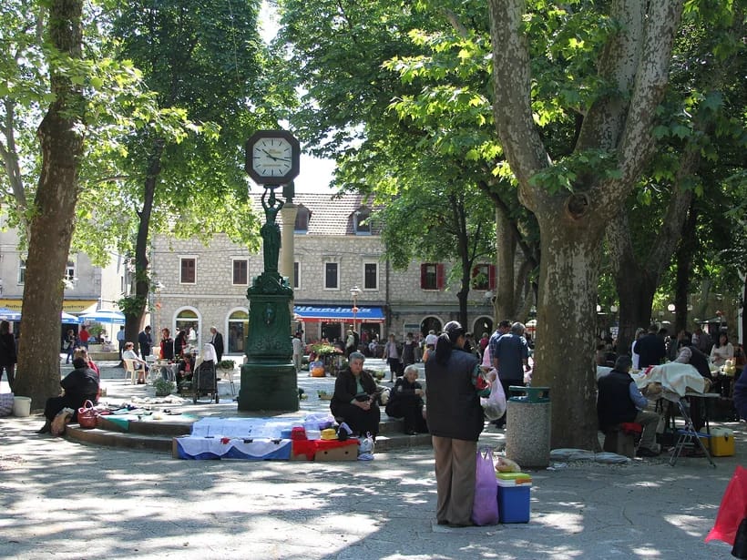 Plataanien aukio