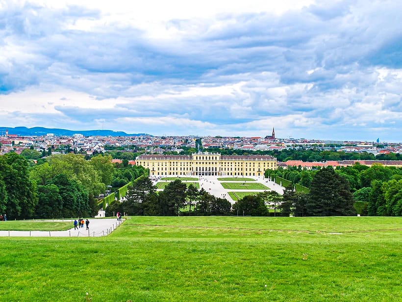 Schönbrunnin palatsi