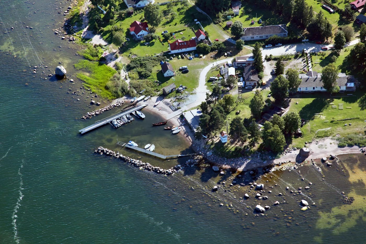 Käsmun satama ja veneitä ilmasta