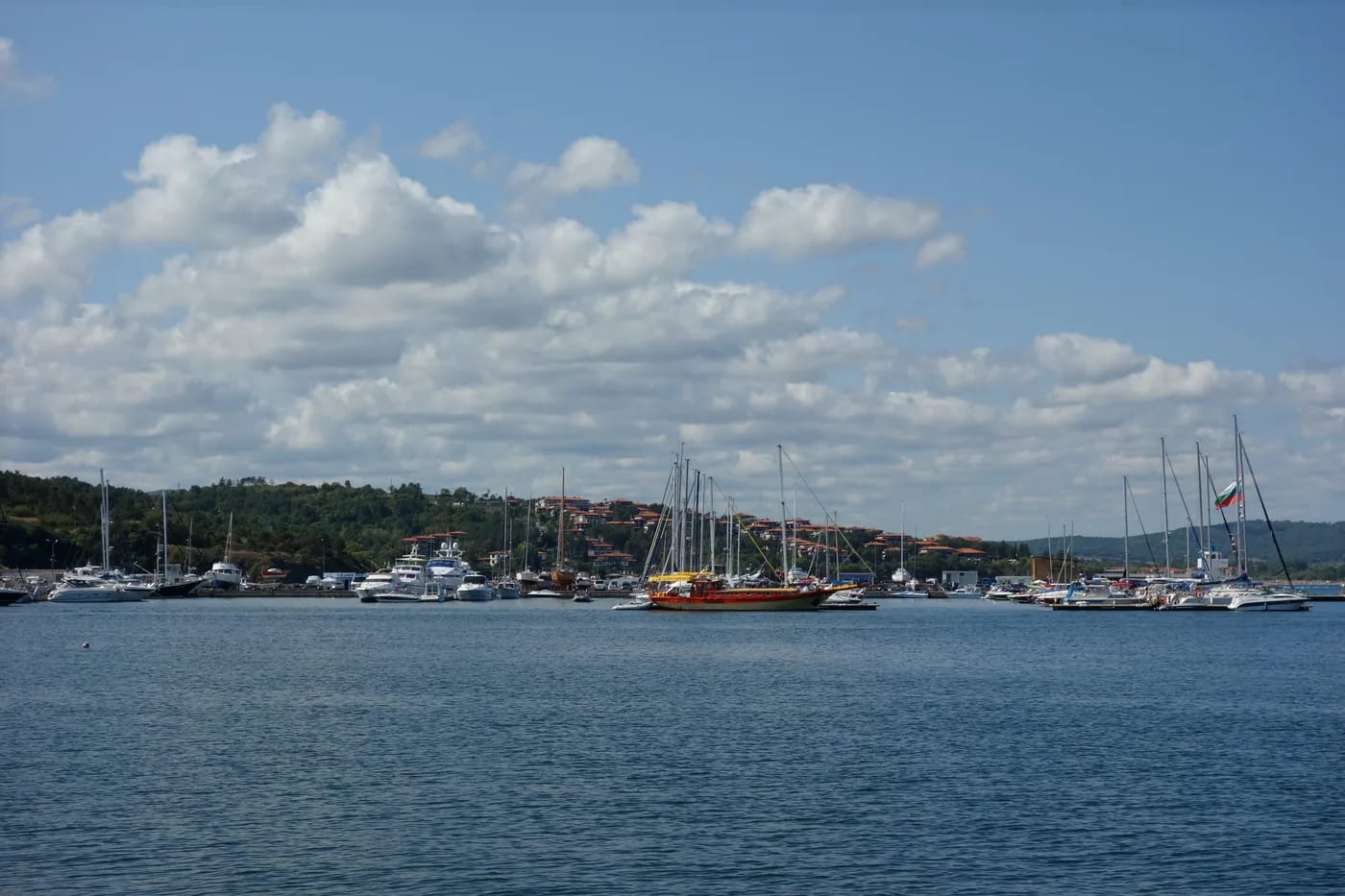 Veneitä Sozopolin satamassa