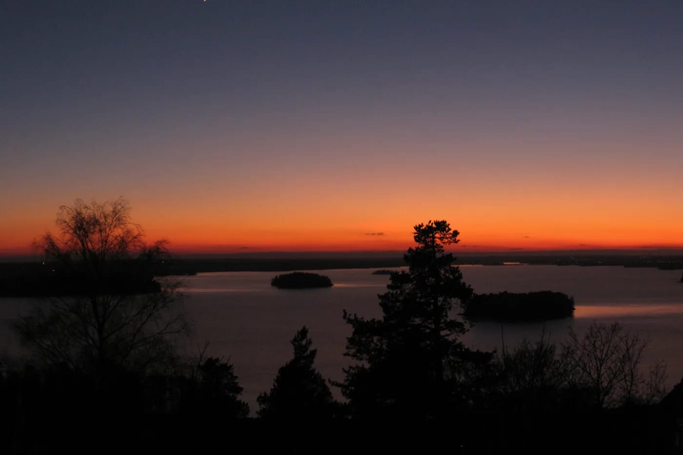 Auringonlasku Pyhäjärvellä Pispalan kohdalla