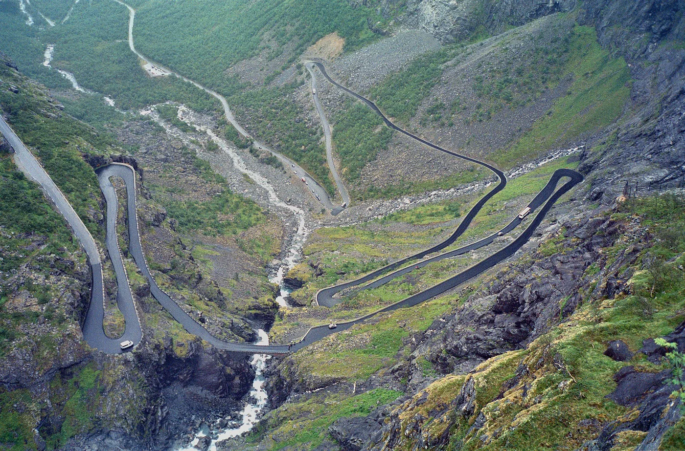 Trollstigenin serpentiinitie