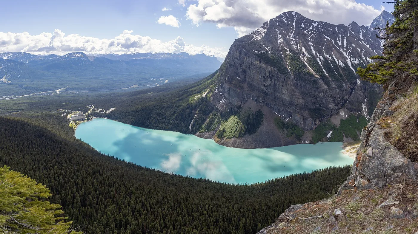 Lake Louisen turkoosi vesi