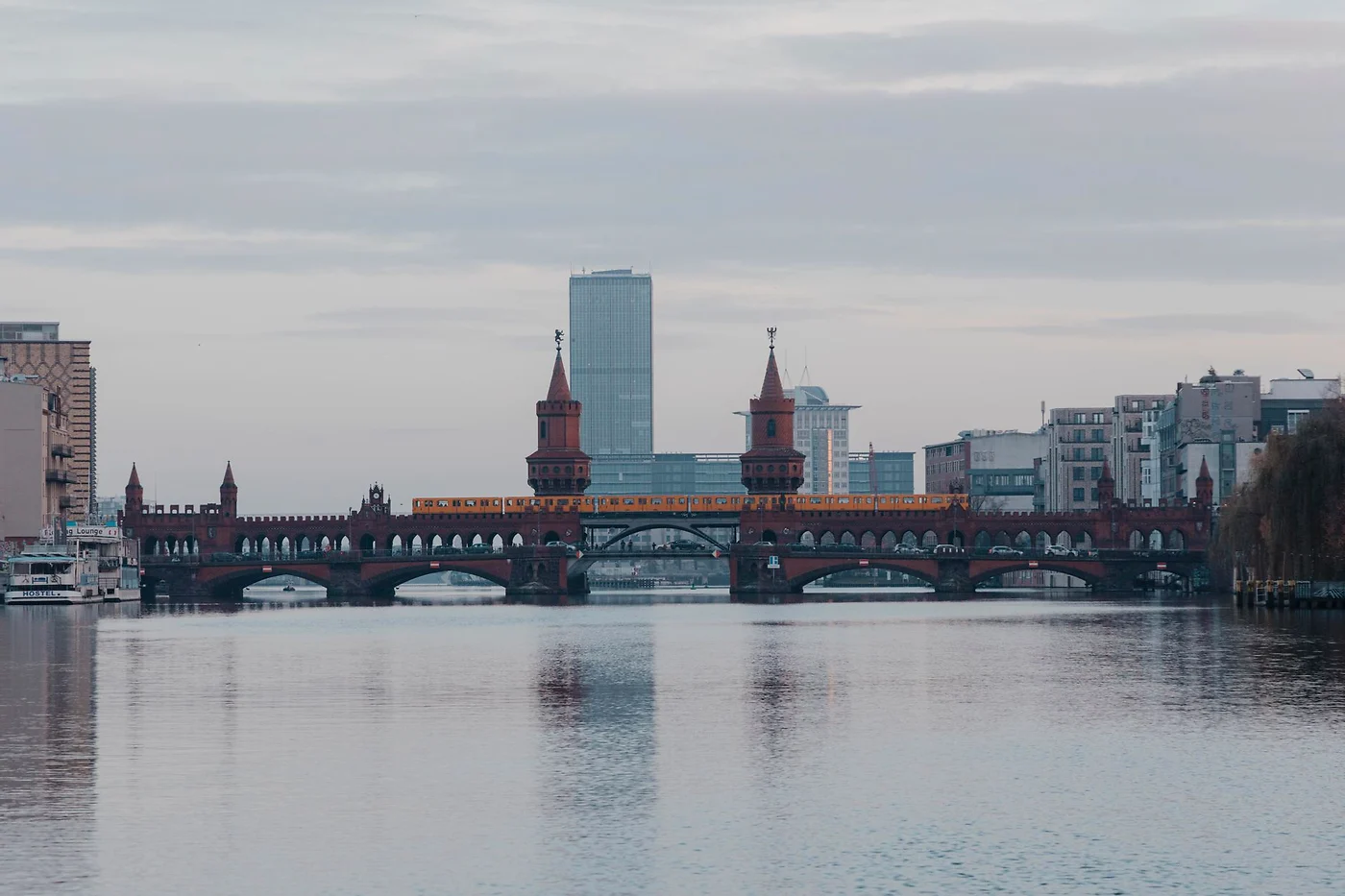 Oberbaumbrücke-silta Spreen yllä