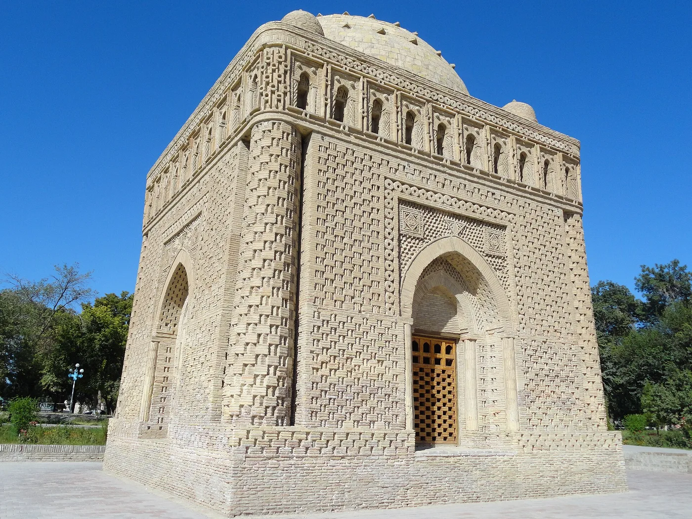 Ismail Samanin mausoleumi (n. 905)