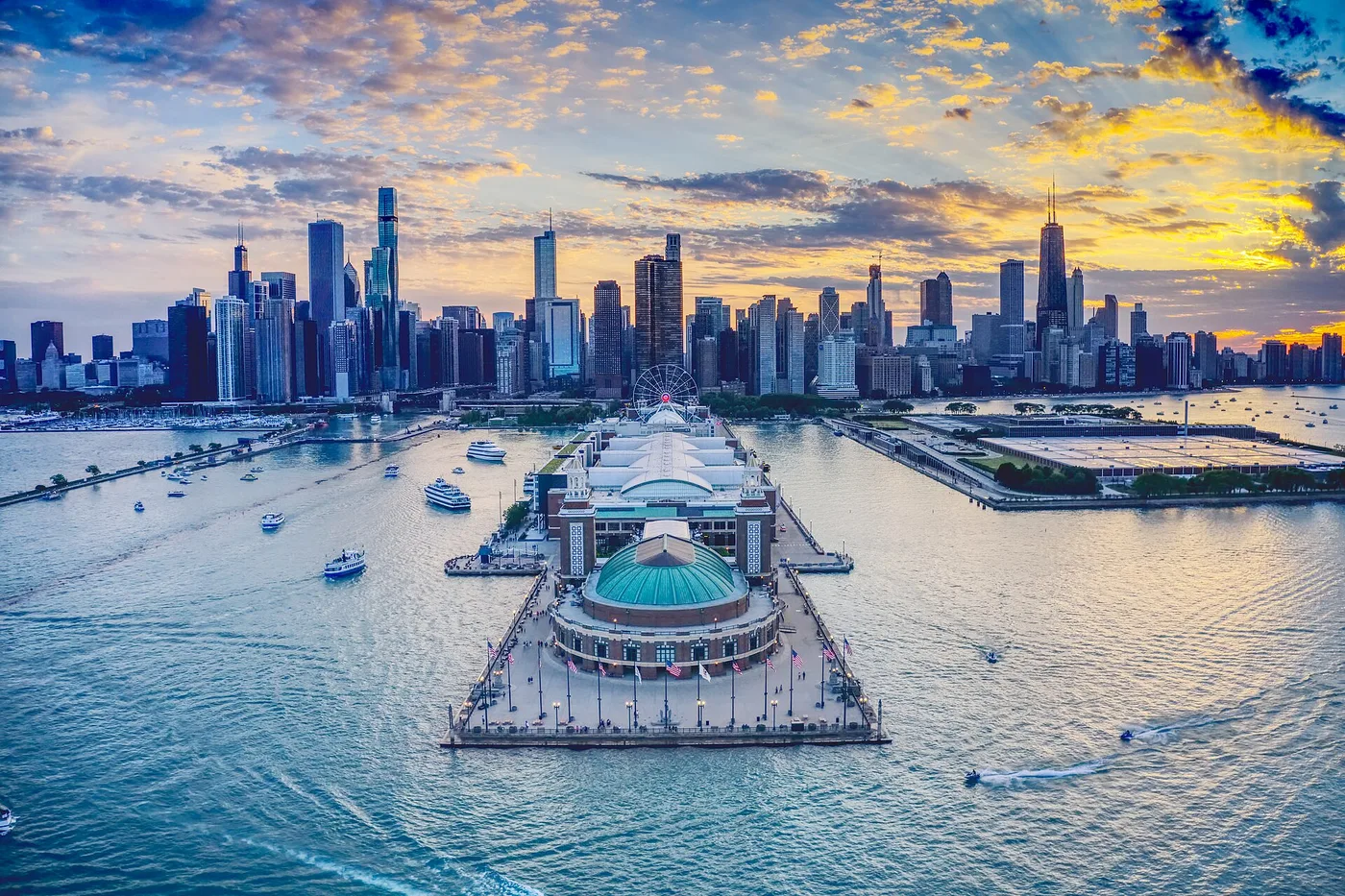 Navy Pier ja taivaanranta järveltä