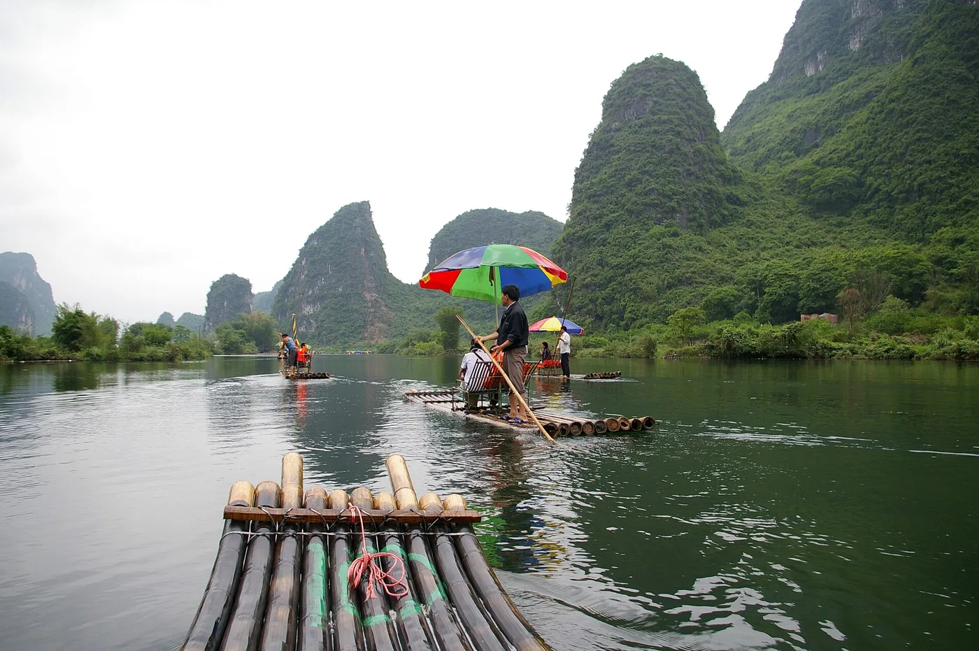 Bambulautta Yulong-joella Yangshuossa