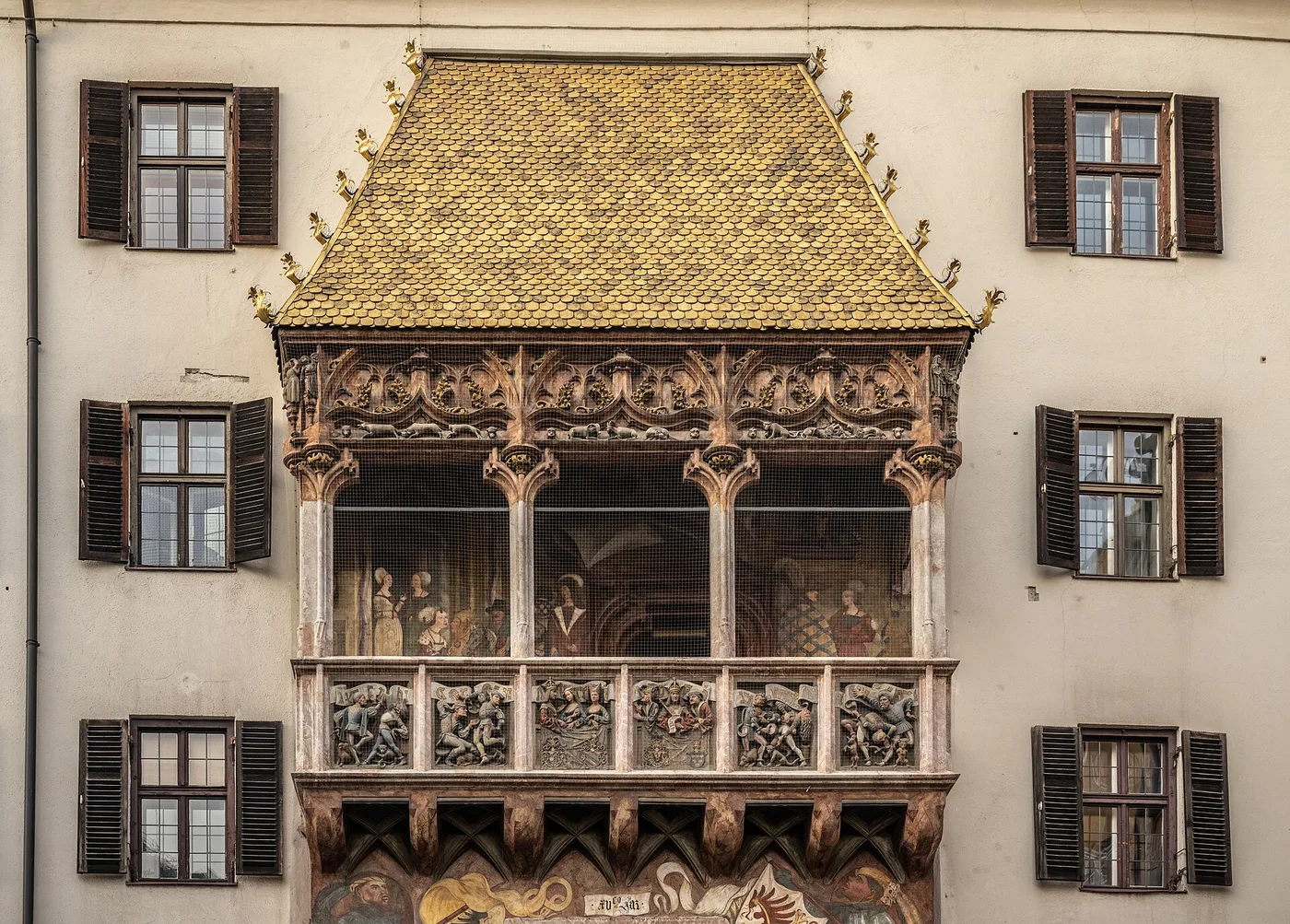 Goldenes Dachl — 2 657 kullattua paanua