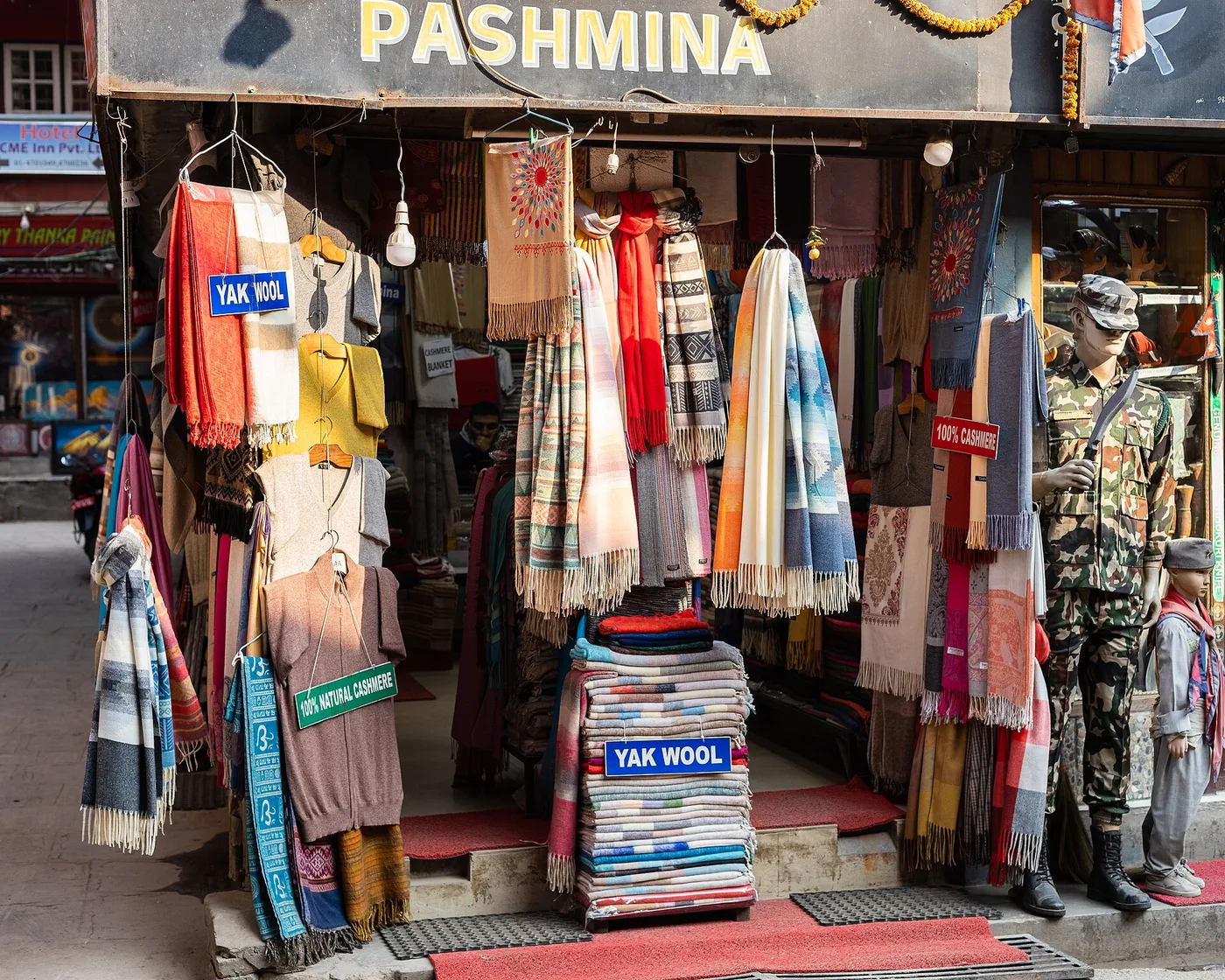 Pashmina-kauppa Thamelissa