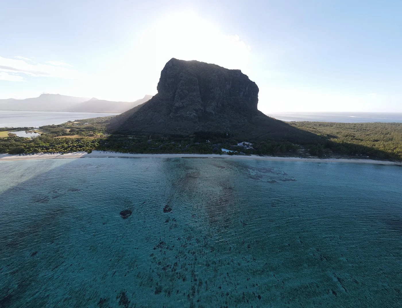 Le Morne Brabant -vuori aamuvalossa