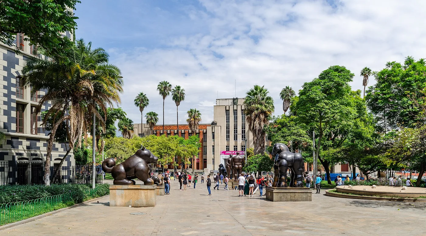 Plaza Botero veistoksineen