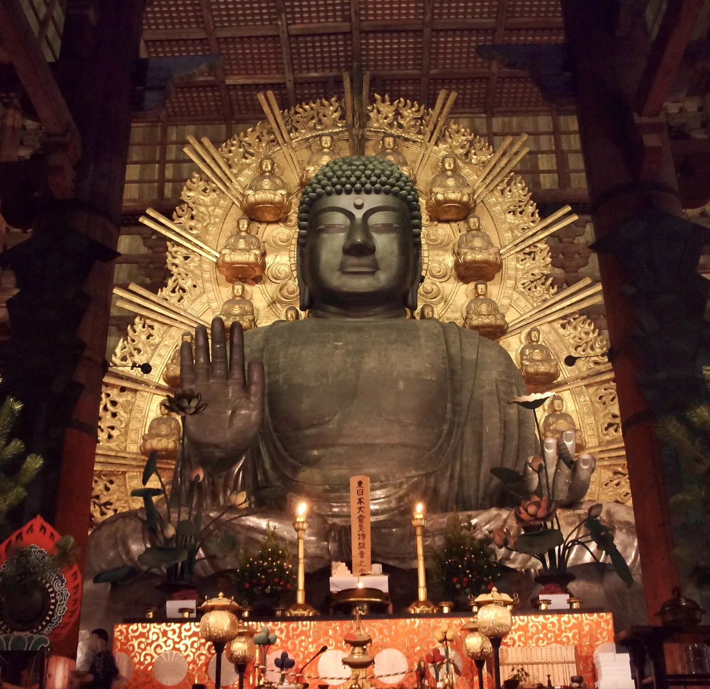Todai-jin jättipronssibuddha Daibutsu