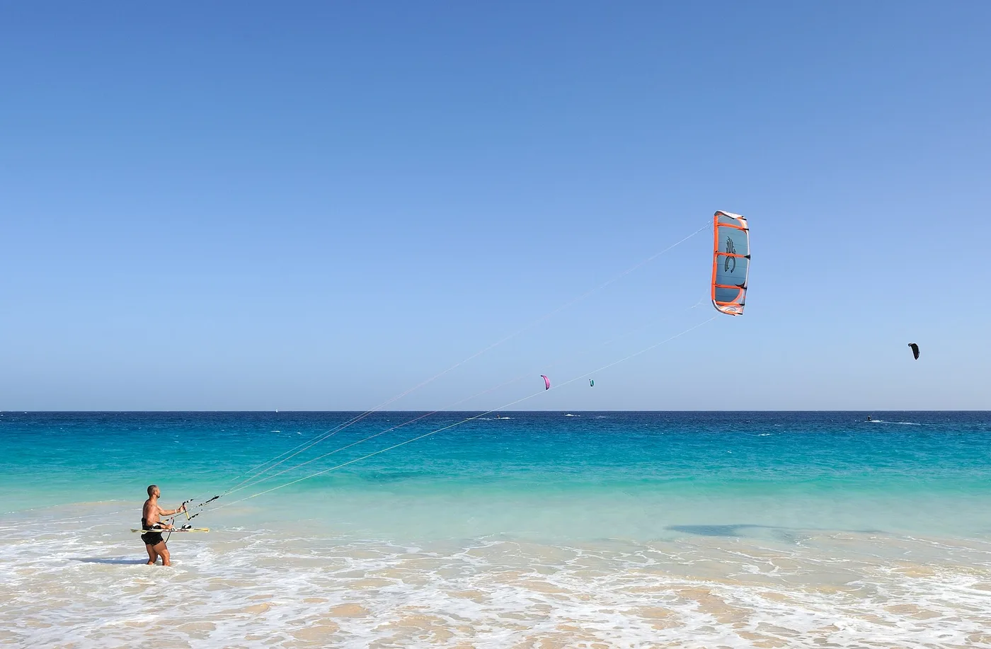 Kitesurffausta Salin turkoosissa vedessä