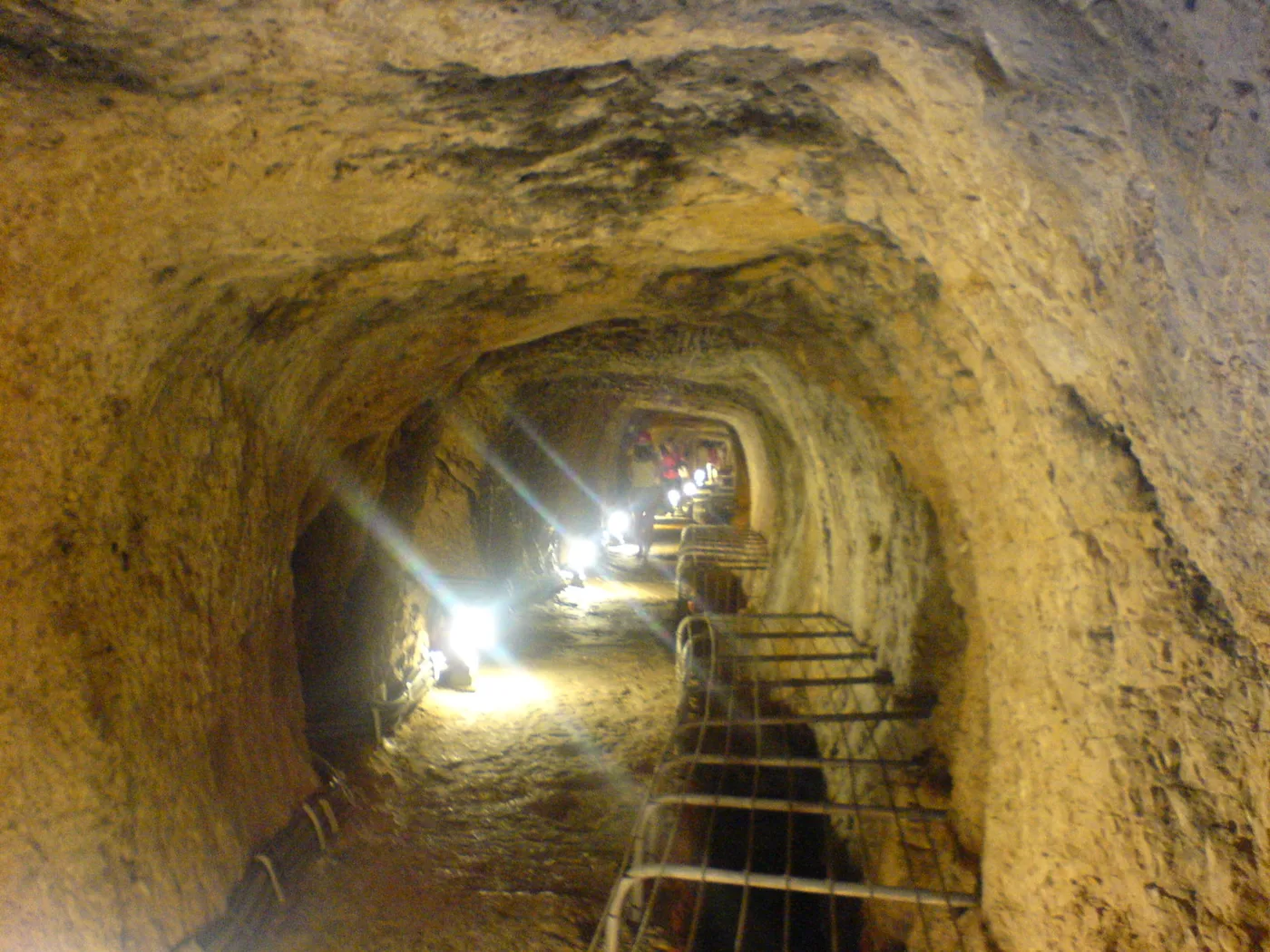 Eupalinoksen tunneli vuoren sisässä