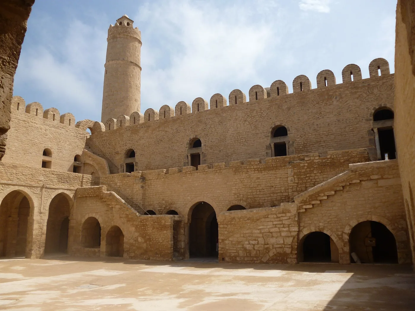 Ribatin sisäpiha ja nador-torni