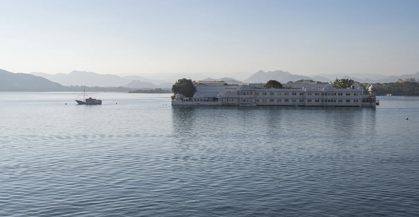 Taj Lake Palace Pichola-järvellä