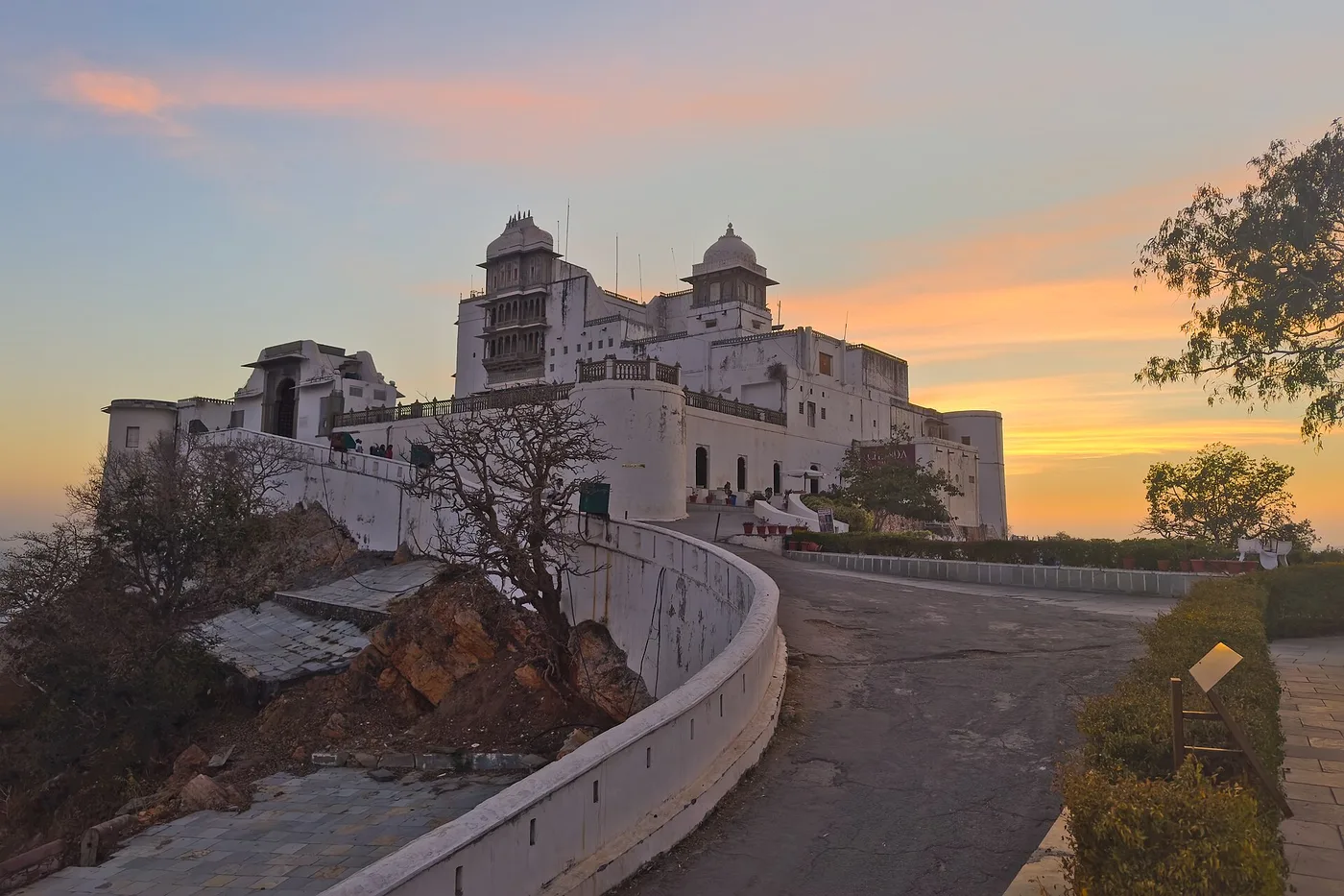 Monsoon Palace auringonlaskussa