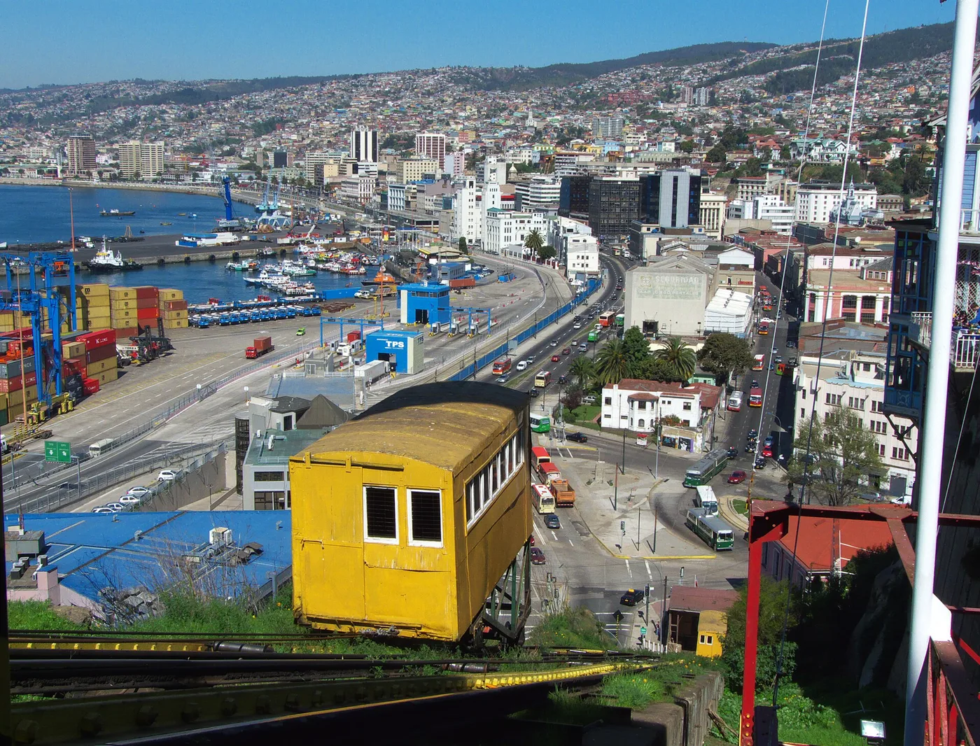 Ascensor Artillería nousee sataman ylle