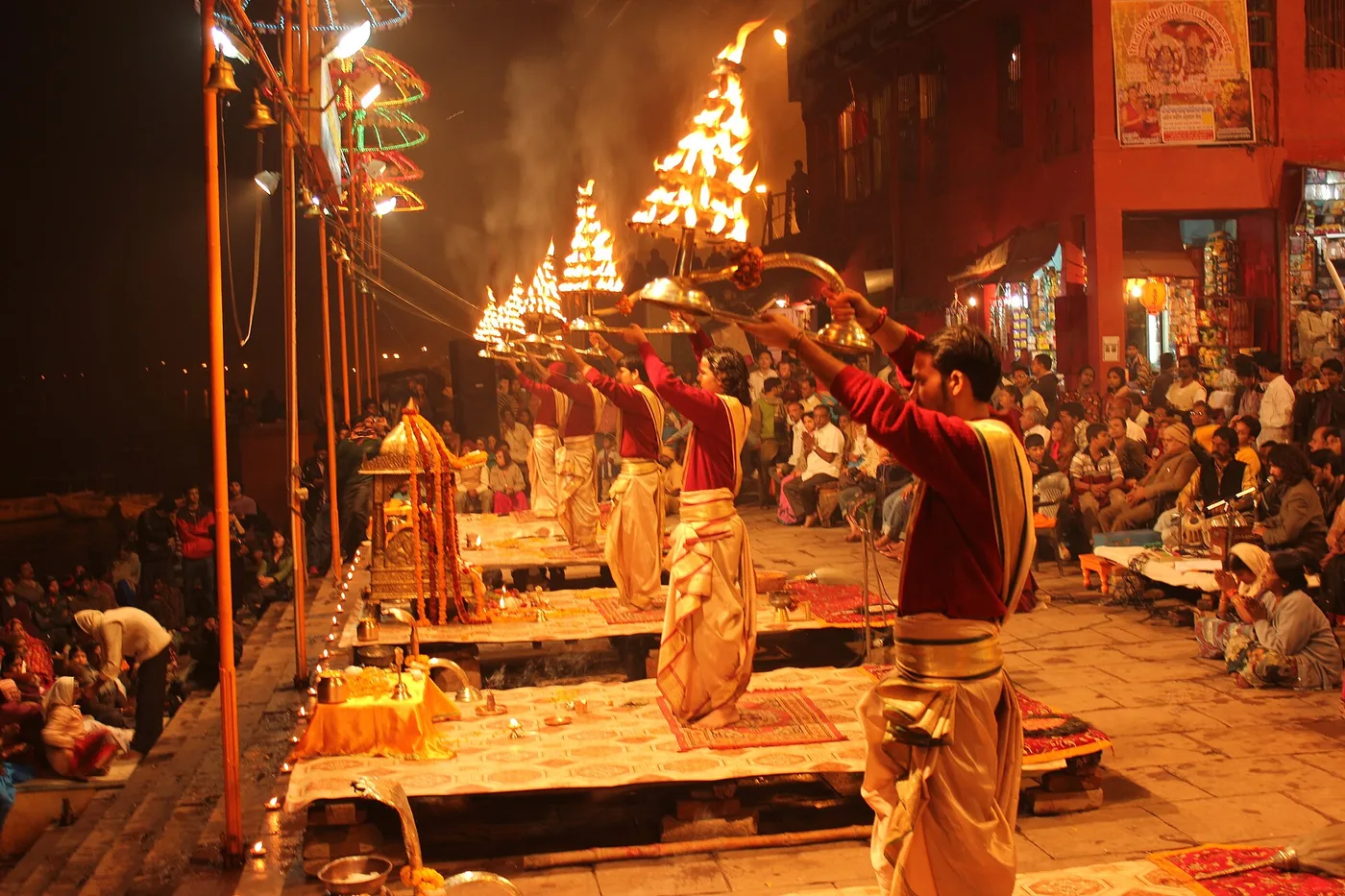 Illan Ganga Aarti Dashashwamedh-ghatilla