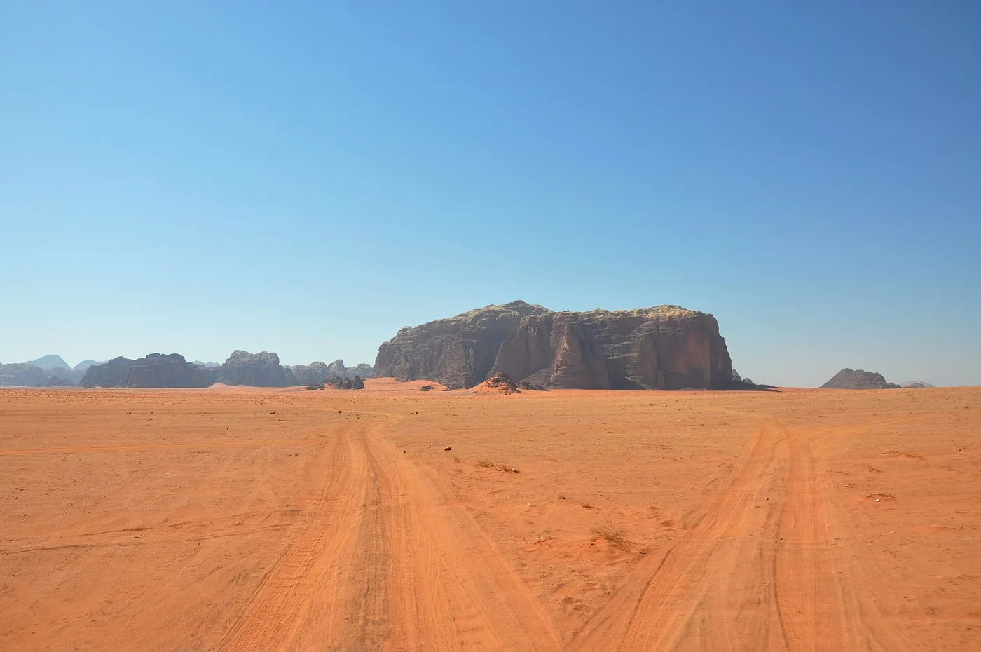 Wadi Rumin punaisen hiekan maisema